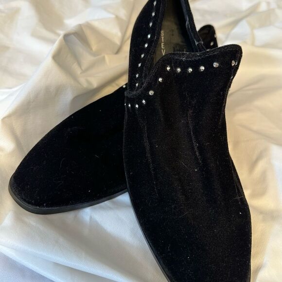 Black Velvet Studded Slip On Shoe by Steve Madden / Women's 8.5M - Picture 8 of 8